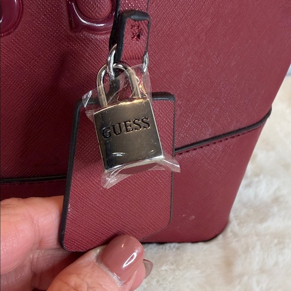 NWOT Guess Burgundy Women's Tote Bag - Picture 3 of 9